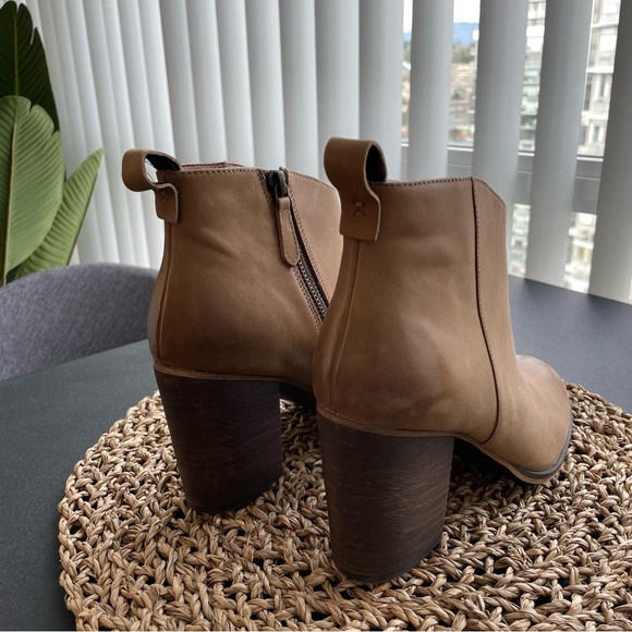 BP Lance Leather Block Heel Bootie - Picture 3 of 9